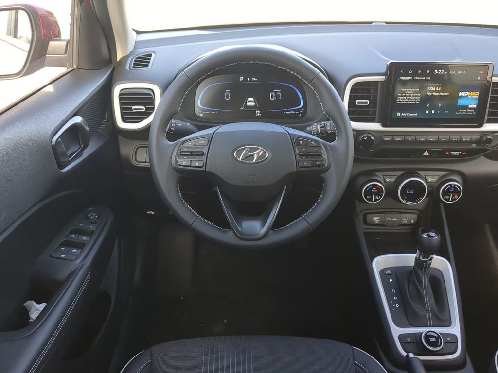 New 2025 Hyundai Venue Limited image 18
