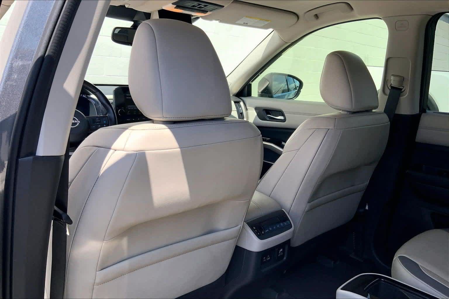 Used 2022 Nissan Pathfinder Platinum w/ Cargo Package FWD image 12