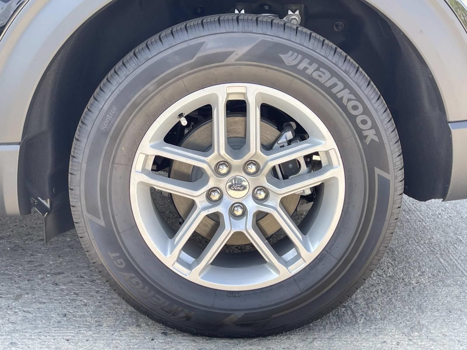 New 2026 Ford Explorer Active RWD image 25