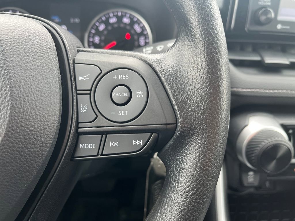 Used 2022 Toyota RAV4 LE image 59