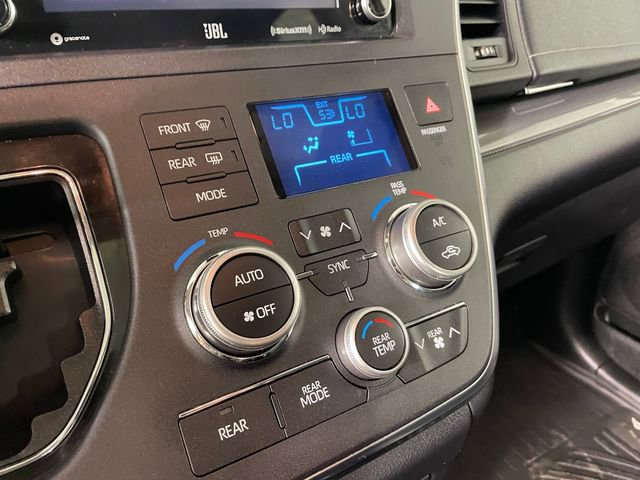Used 2019 Toyota Sienna SE Premium image 8