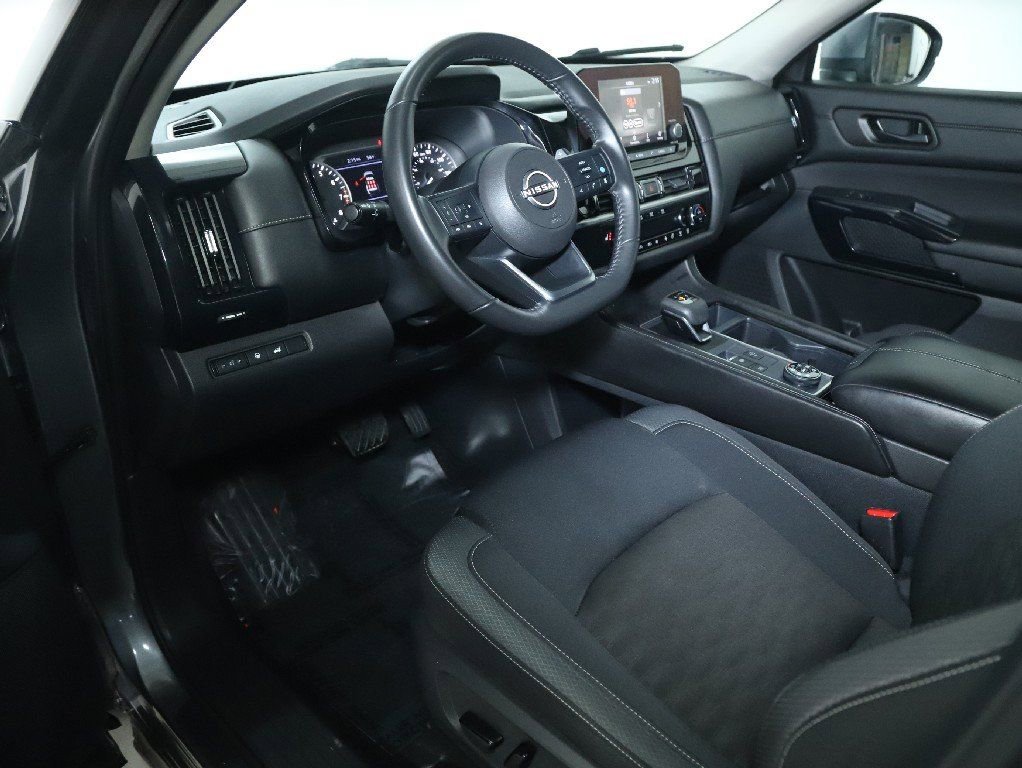 Used 2025 Nissan Pathfinder SV image 19