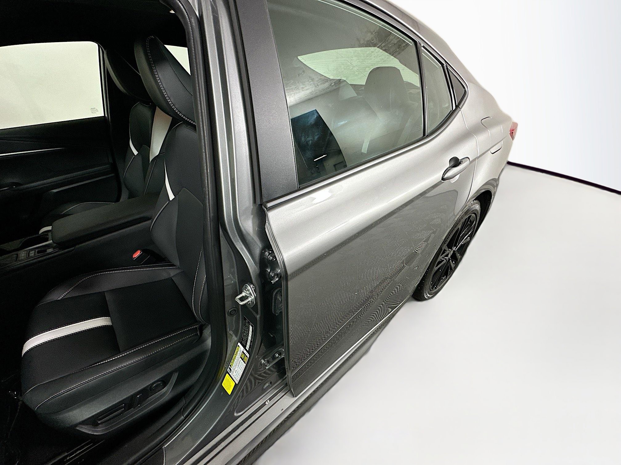Used 2025 Toyota Camry SE FWD image 12