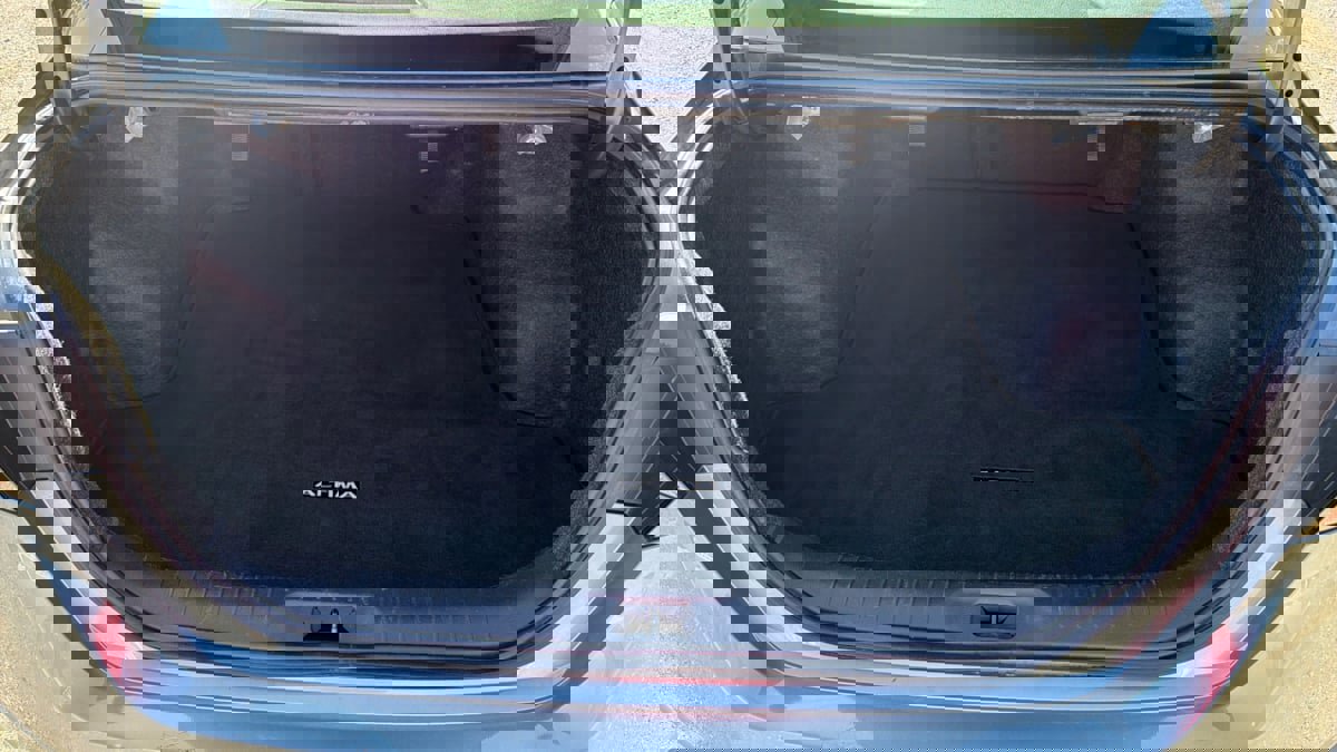 Used 2024 Nissan Altima 2.5 SV image 12