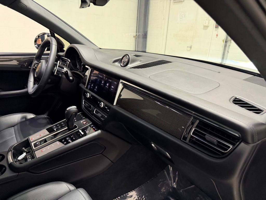 Used 2025 Porsche Macan GTS AWD/4WD image 44