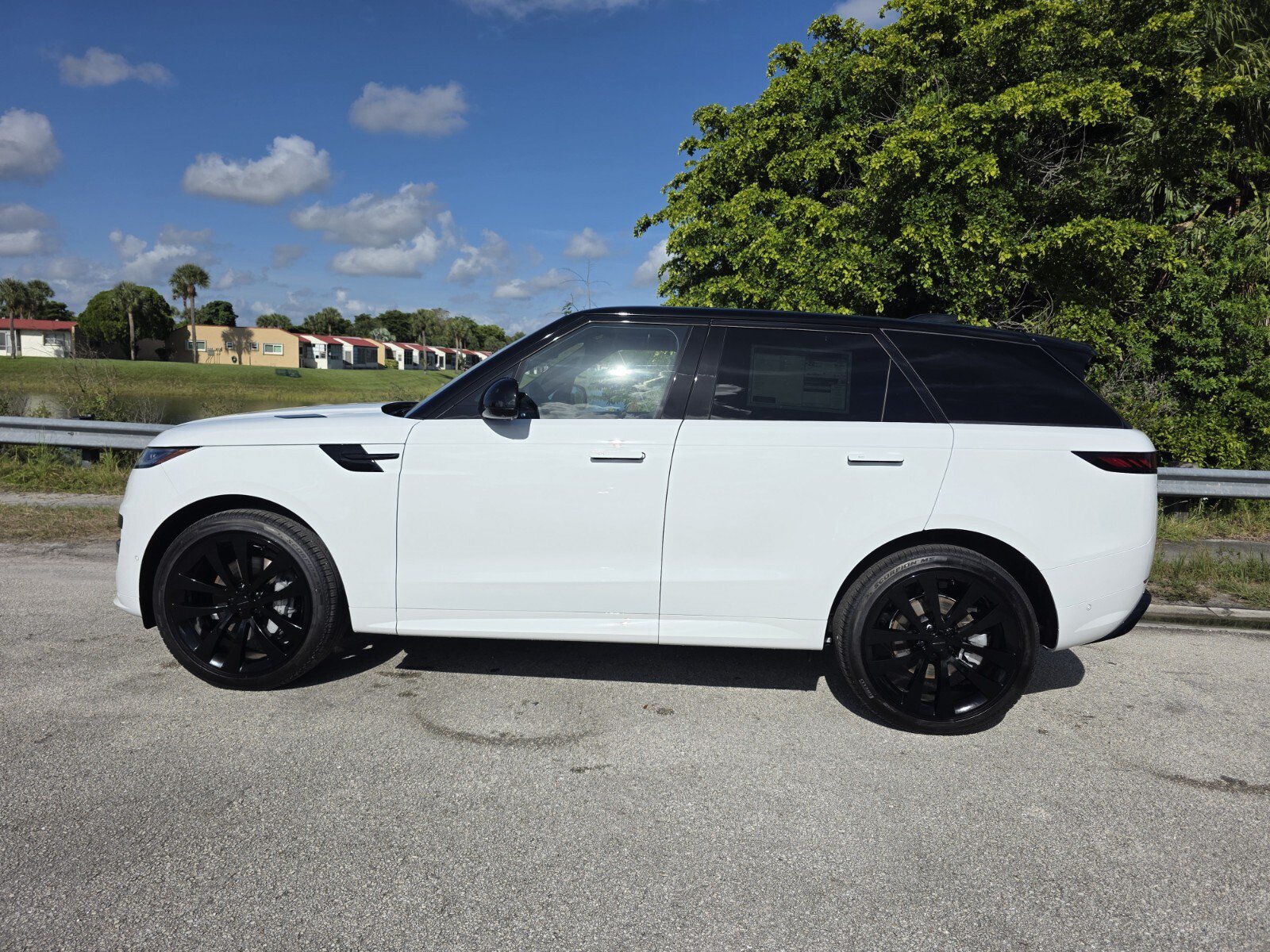 New 2027 Land Rover Range Rover Sport Dynamic SE AWD/4WD image 7