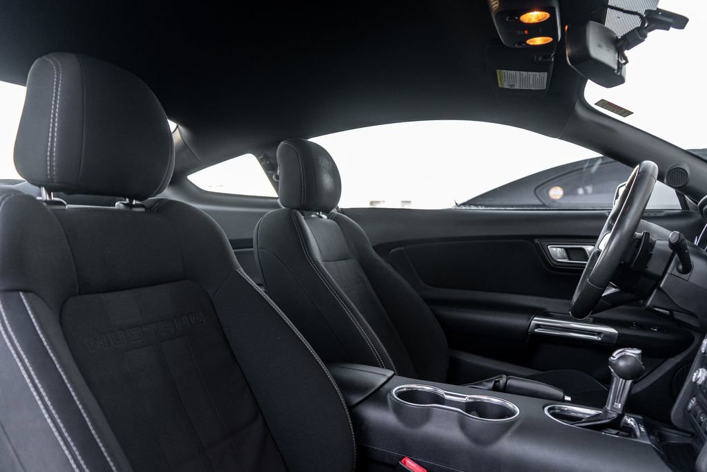 Used 2018 Ford Mustang EcoBoost image 12