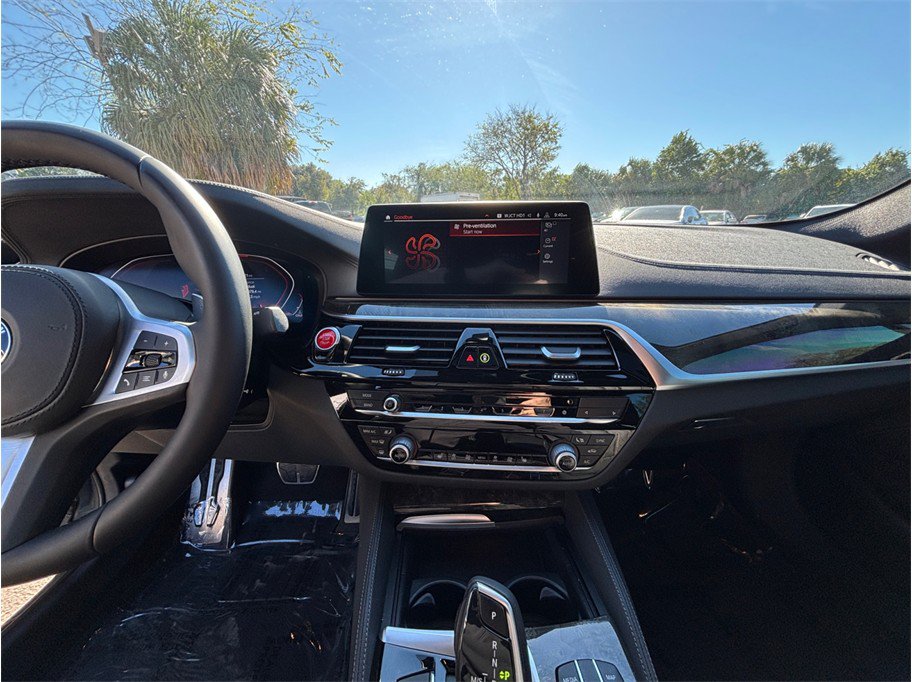 Used 2020 BMW M550i xDrive w/ Executive Package AWD/4WD image 11
