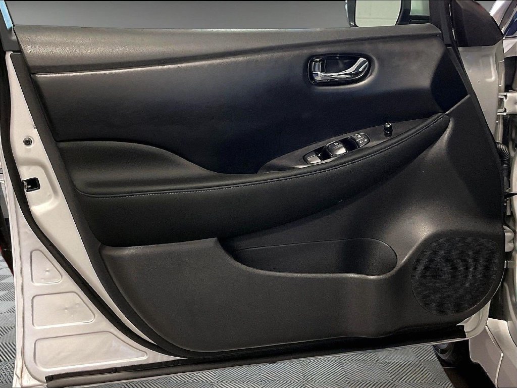 Certified 2025 Nissan Leaf SV Plus FWD image 9