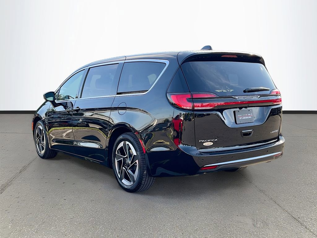New 2027 Chrysler Pacifica Limited FWD image 5