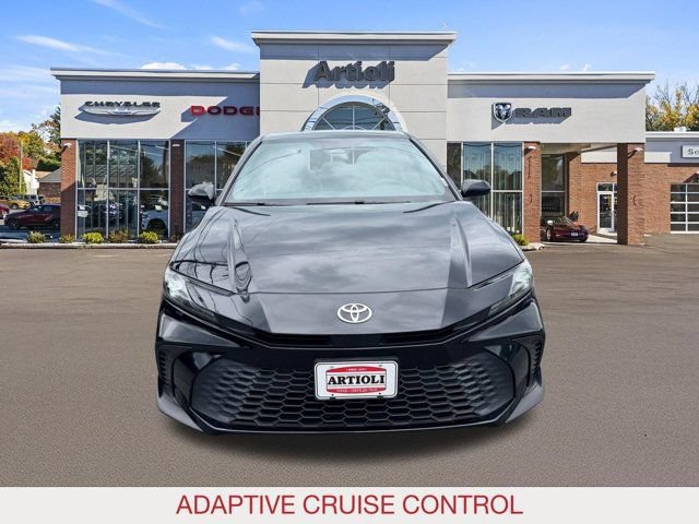 Used 2025 Toyota Camry SE FWD image 3