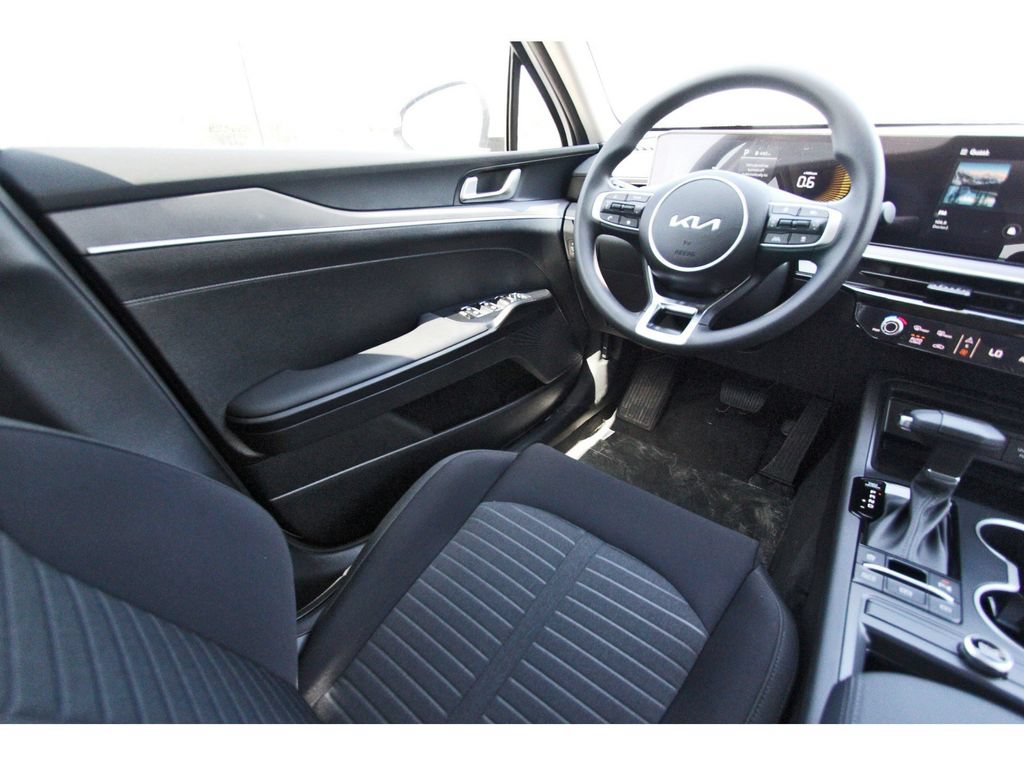 New 2026 Kia K5 LXS FWD image 9