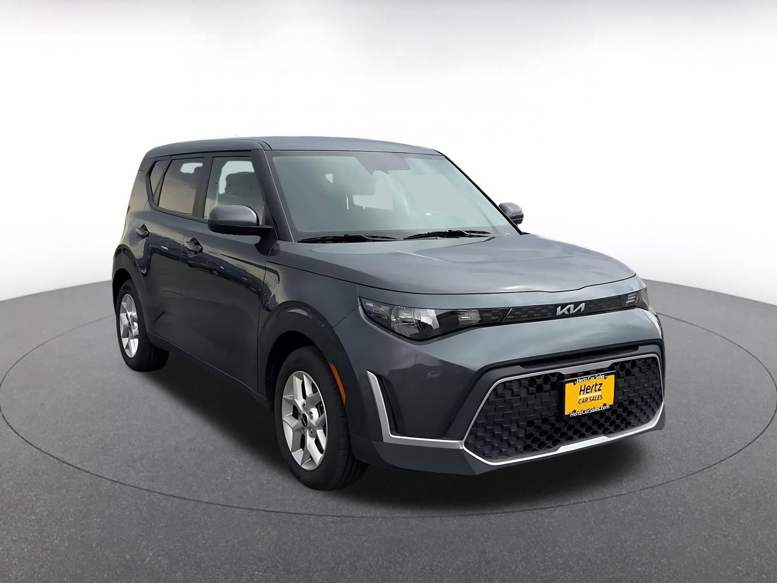 Used 2025 Kia Soul LX w/ LX Technology Package FWD image 3