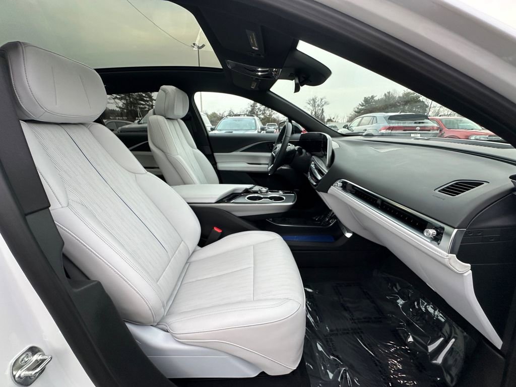 Used 2025 Cadillac Lyriq Sport image 22