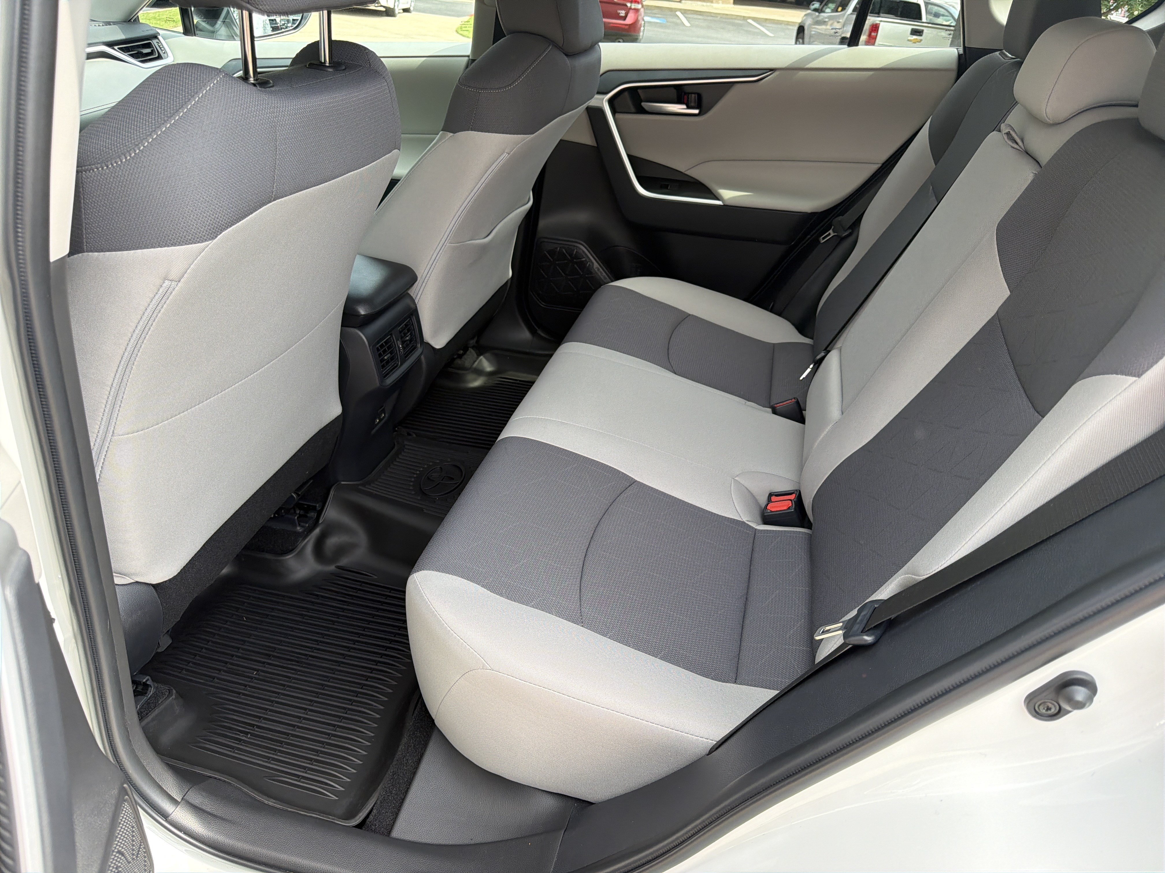 Used 2024 Toyota RAV4 XLE FWD image 20