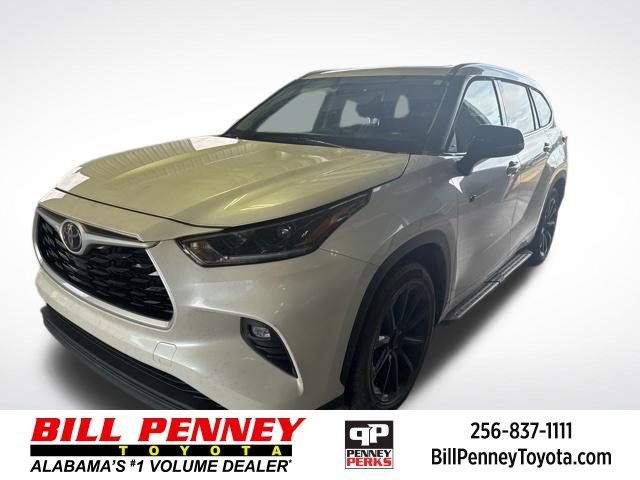 Used 2021 Toyota Highlander XLE