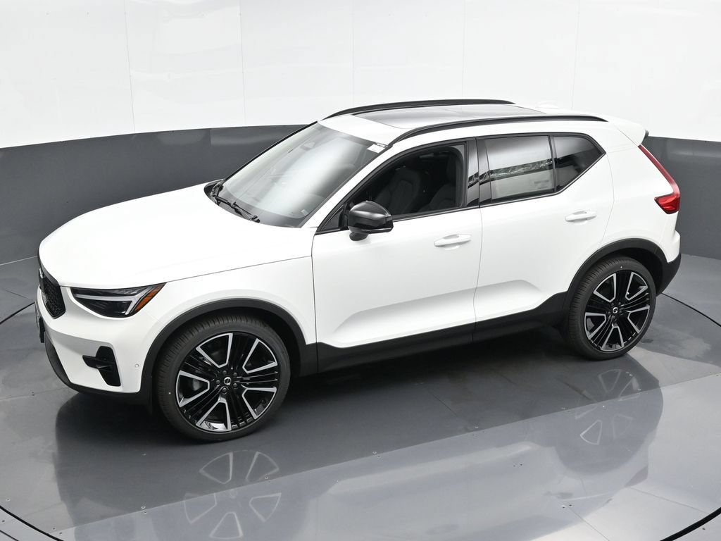 Used 2025 Volvo XC40 B5 Plus w/ Climate Package AWD/4WD image 35