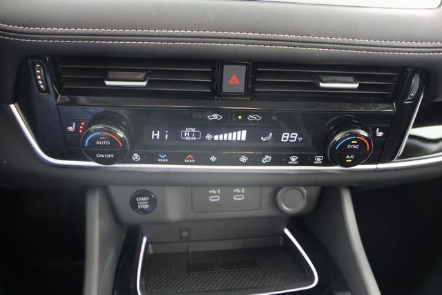 Used 2025 Nissan Rogue SL w/ SL Premium Package image 15