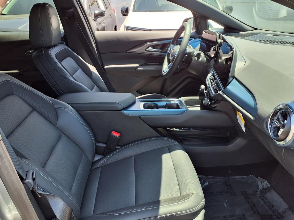 Certified 2024 Chevrolet Equinox EV LT FWD image 6