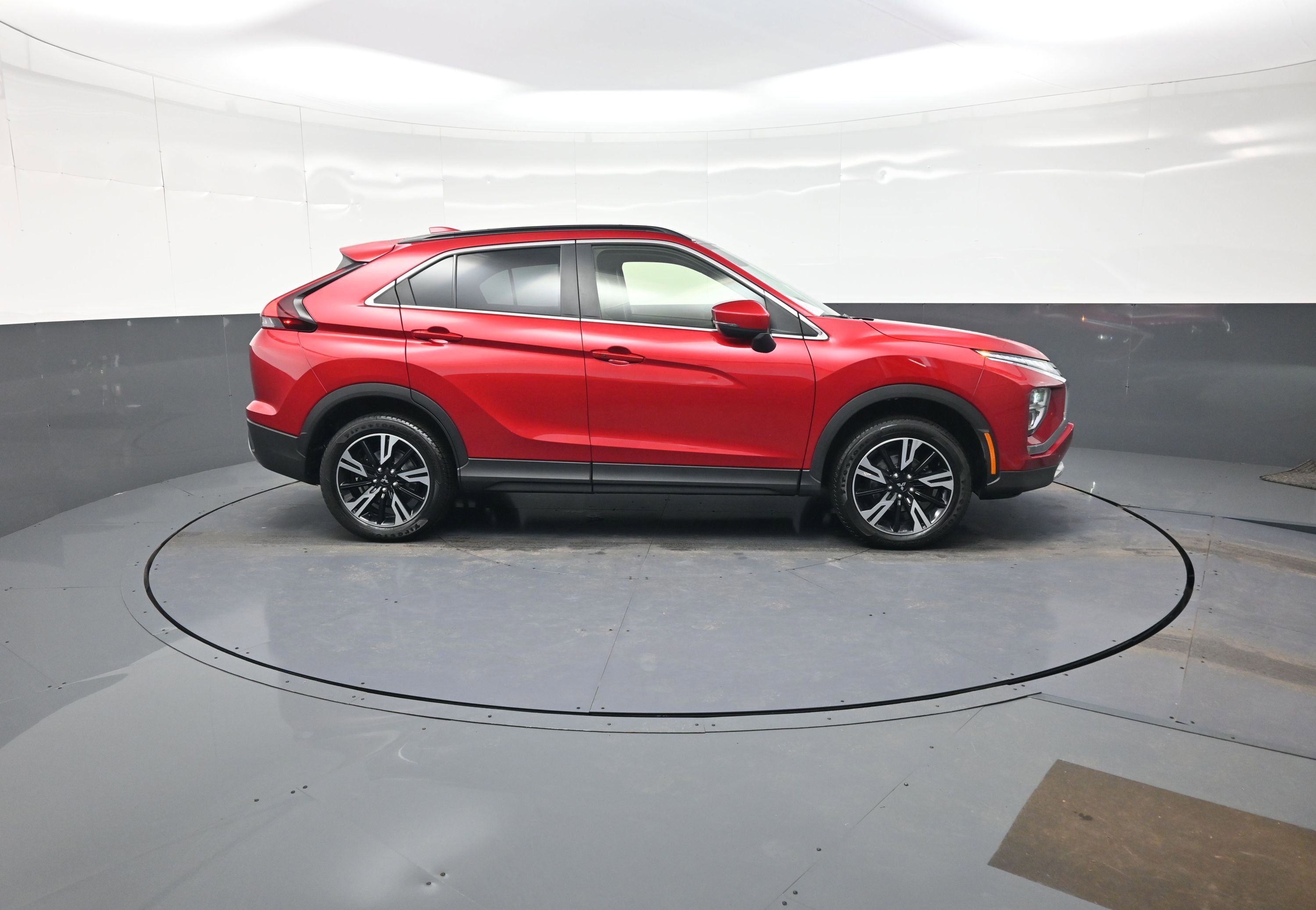 Used 2024 Mitsubishi Eclipse Cross SE image 2
