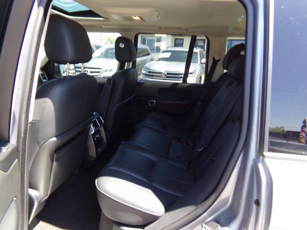 Used 2012 Land Rover Range Rover HSE image 9