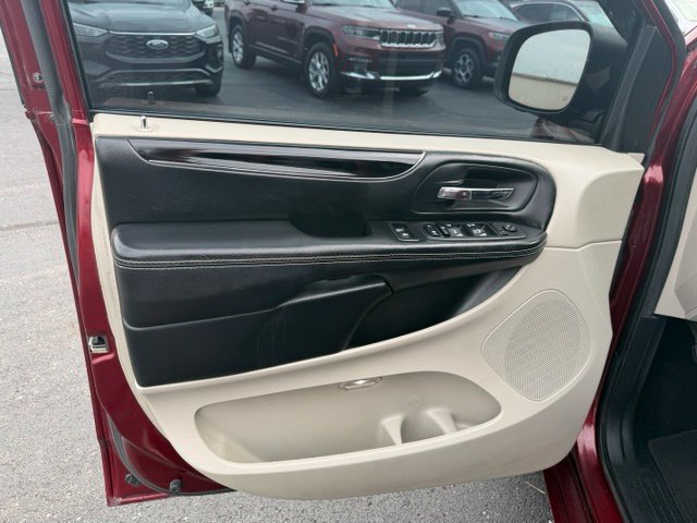 Used 2018 Dodge Grand Caravan SXT FWD image 36