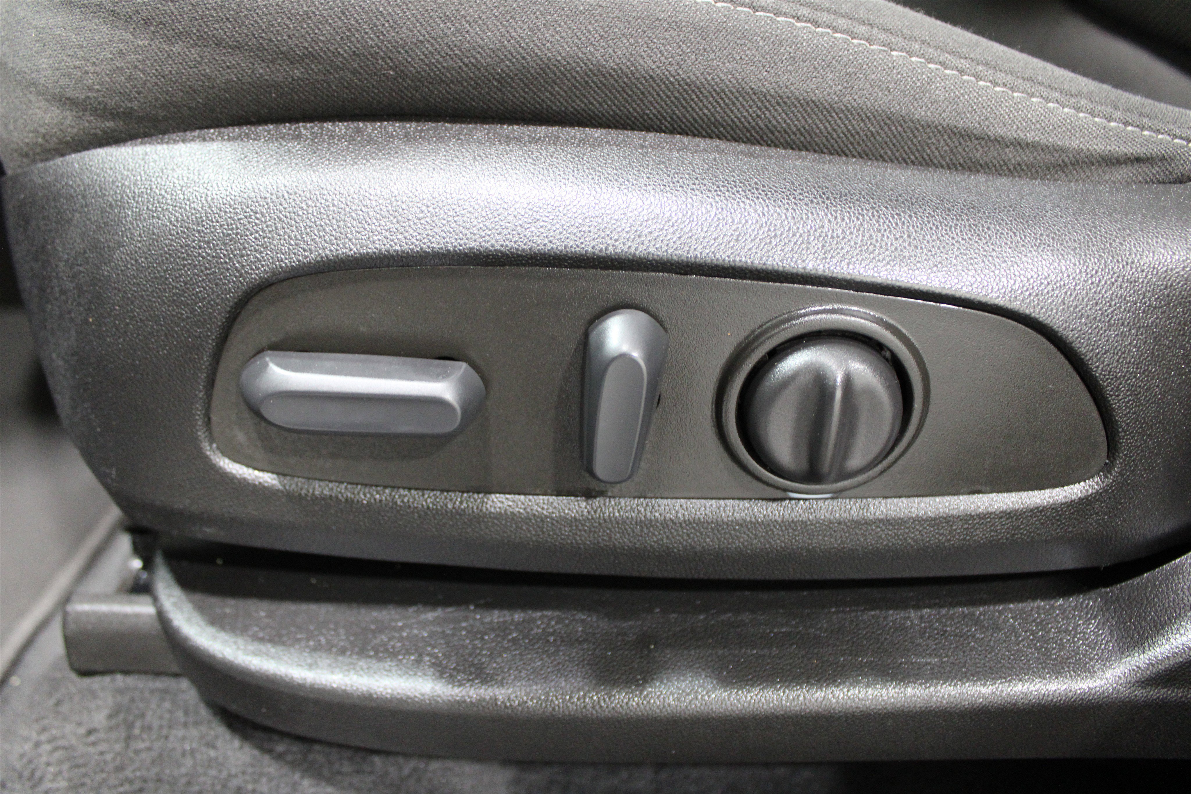 Used 2023 Chevrolet Traverse LT image 4