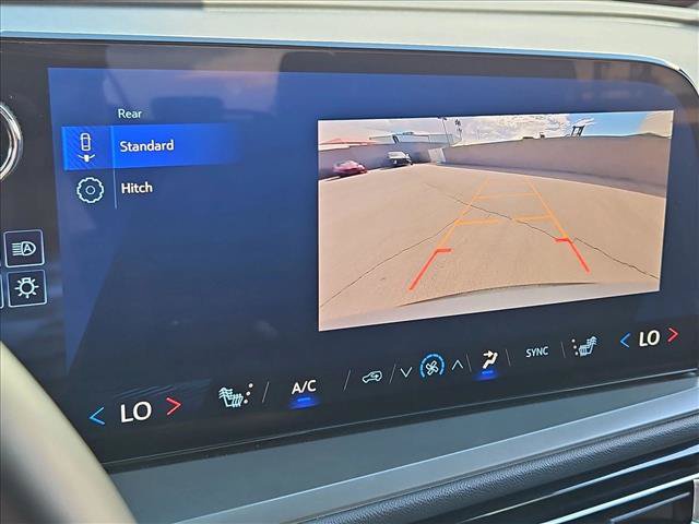 Used 2025 Chevrolet Traverse LT FWD image 13