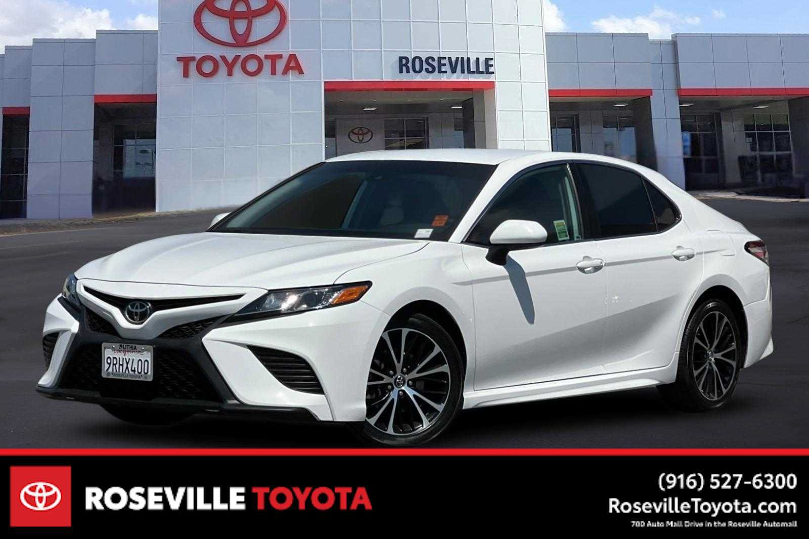 Used 2020 Toyota Camry SE w/ Carpet Mat Package FWD image 1