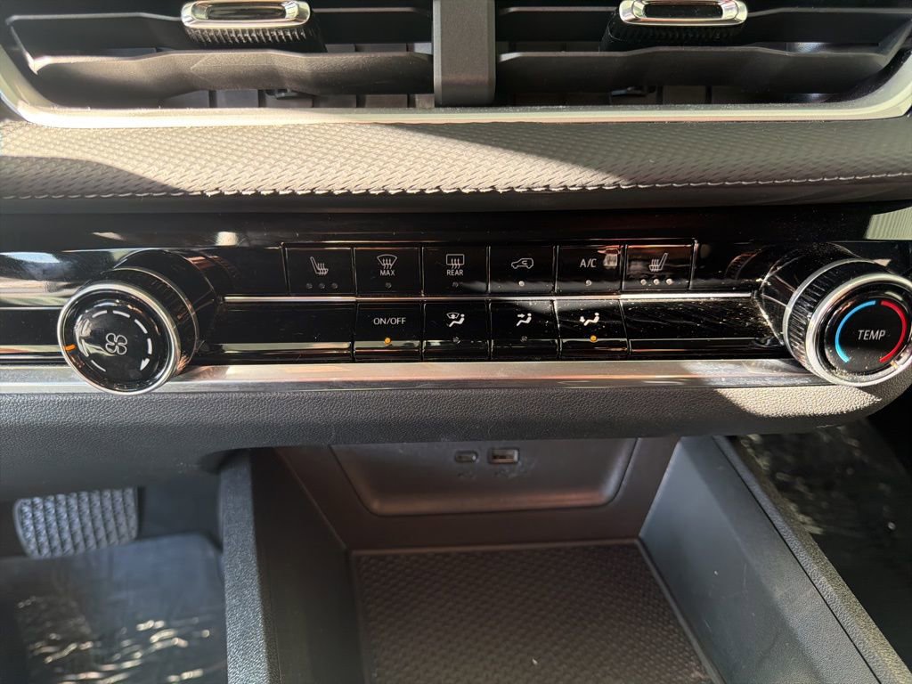 Used 2025 Chevrolet Equinox LT image 14