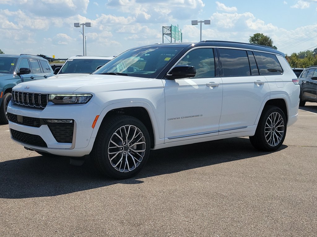 New 2027 Jeep Grand Cherokee L Summit AWD/4WD image 2