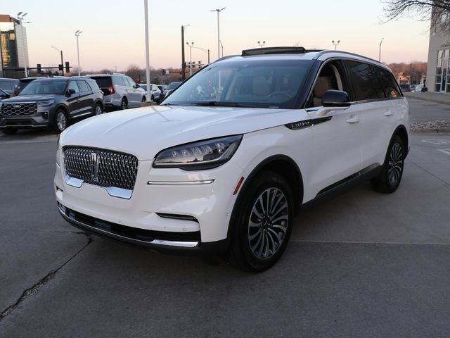 Used 2023 Lincoln Aviator Reserve w/ Equipment Group 201A image 2