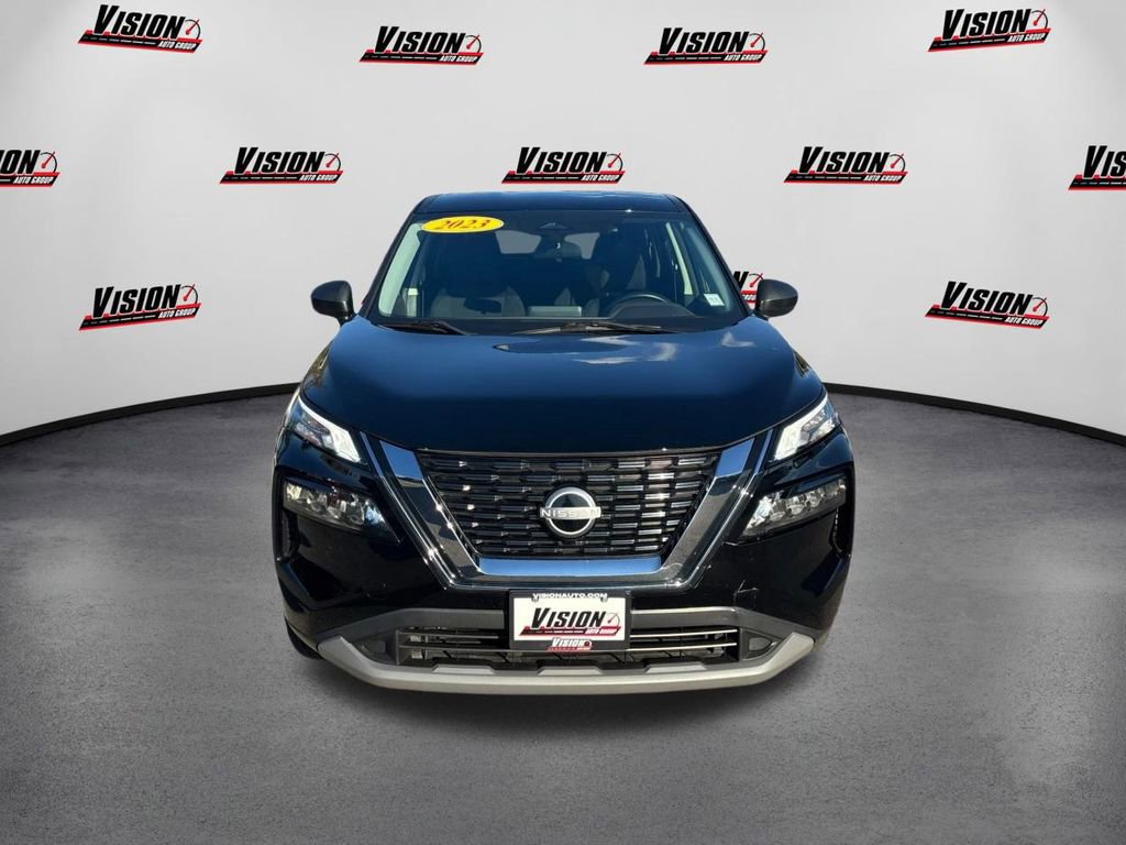 Used 2023 Nissan Rogue S image 2