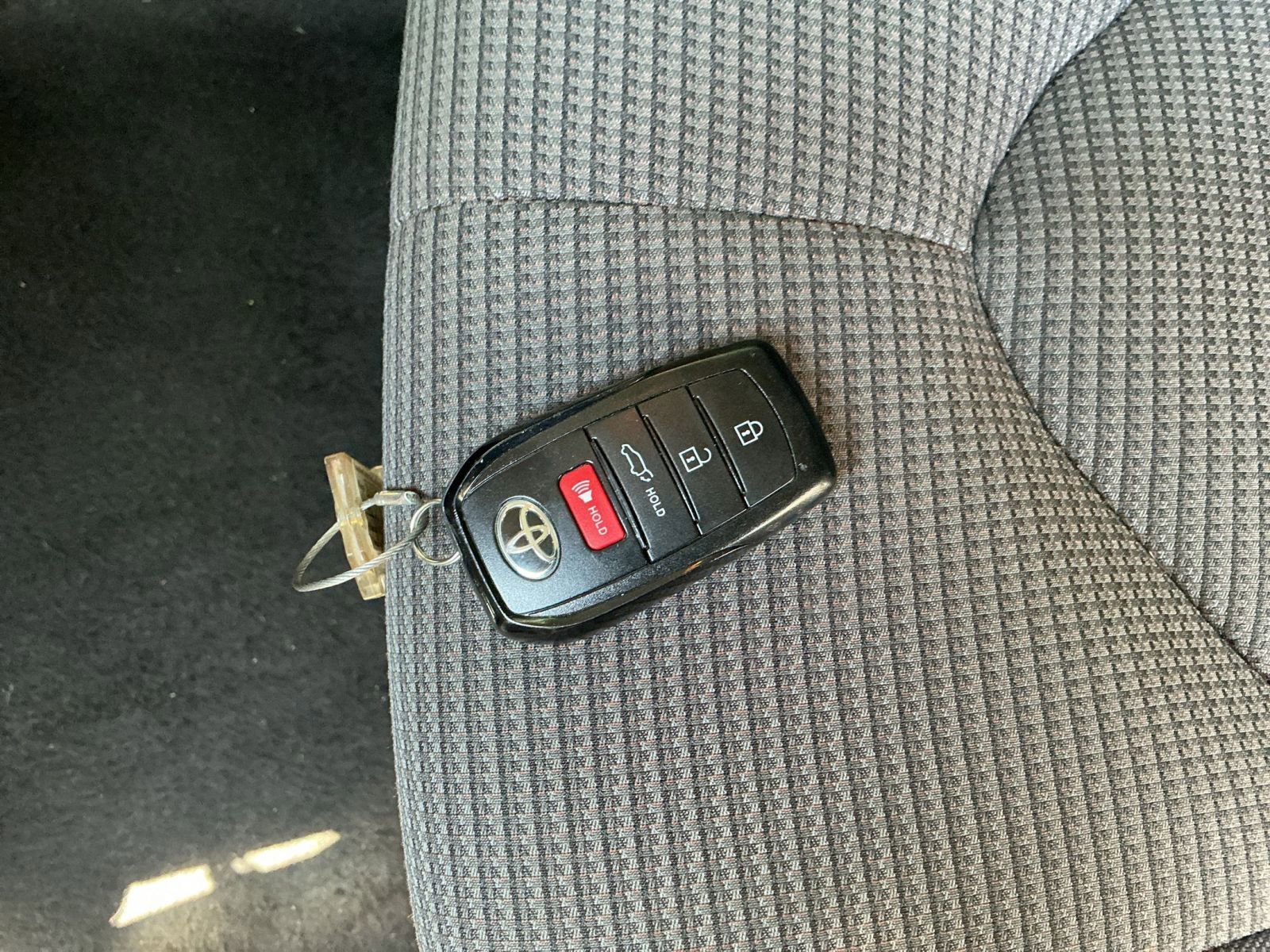 Used 2025 Toyota Highlander LE FWD image 18