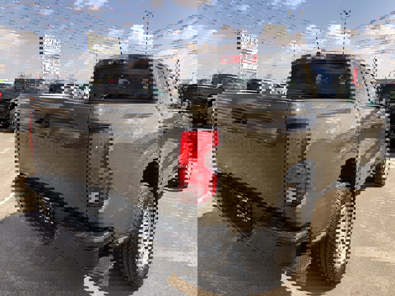 Used 2024 Chevrolet Colorado W/T image 5