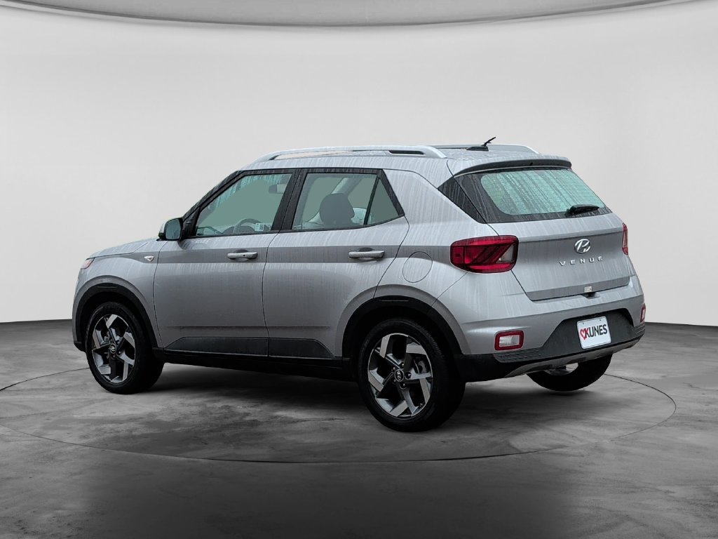 Used 2025 Hyundai Venue SEL FWD image 5