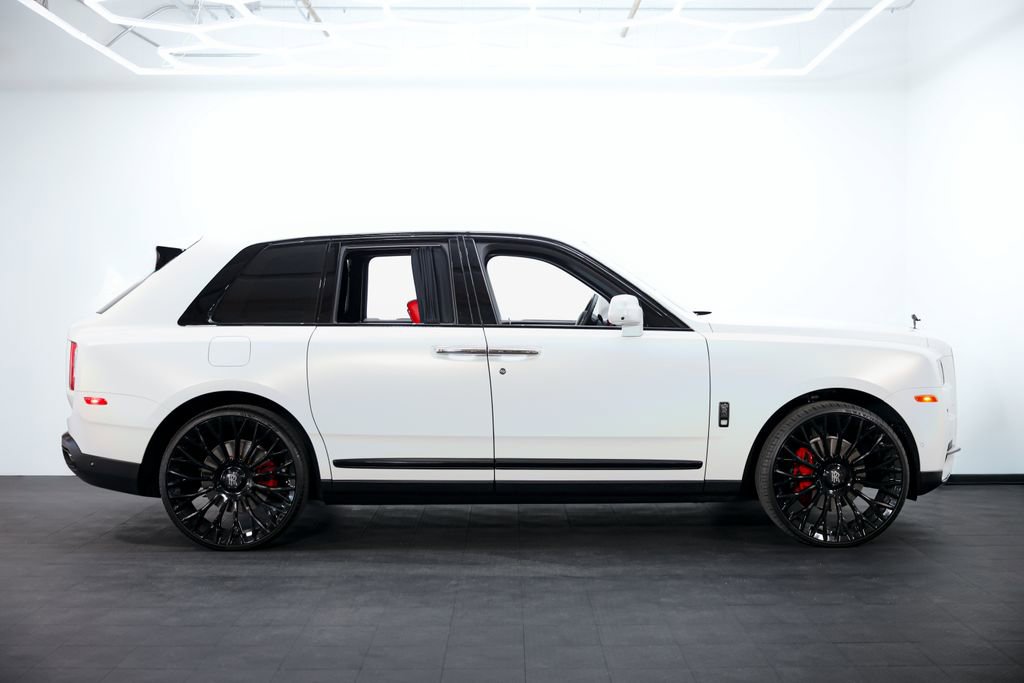Used 2022 Rolls-Royce Cullinan Black Badge w/ Dark Exterior Package image 8