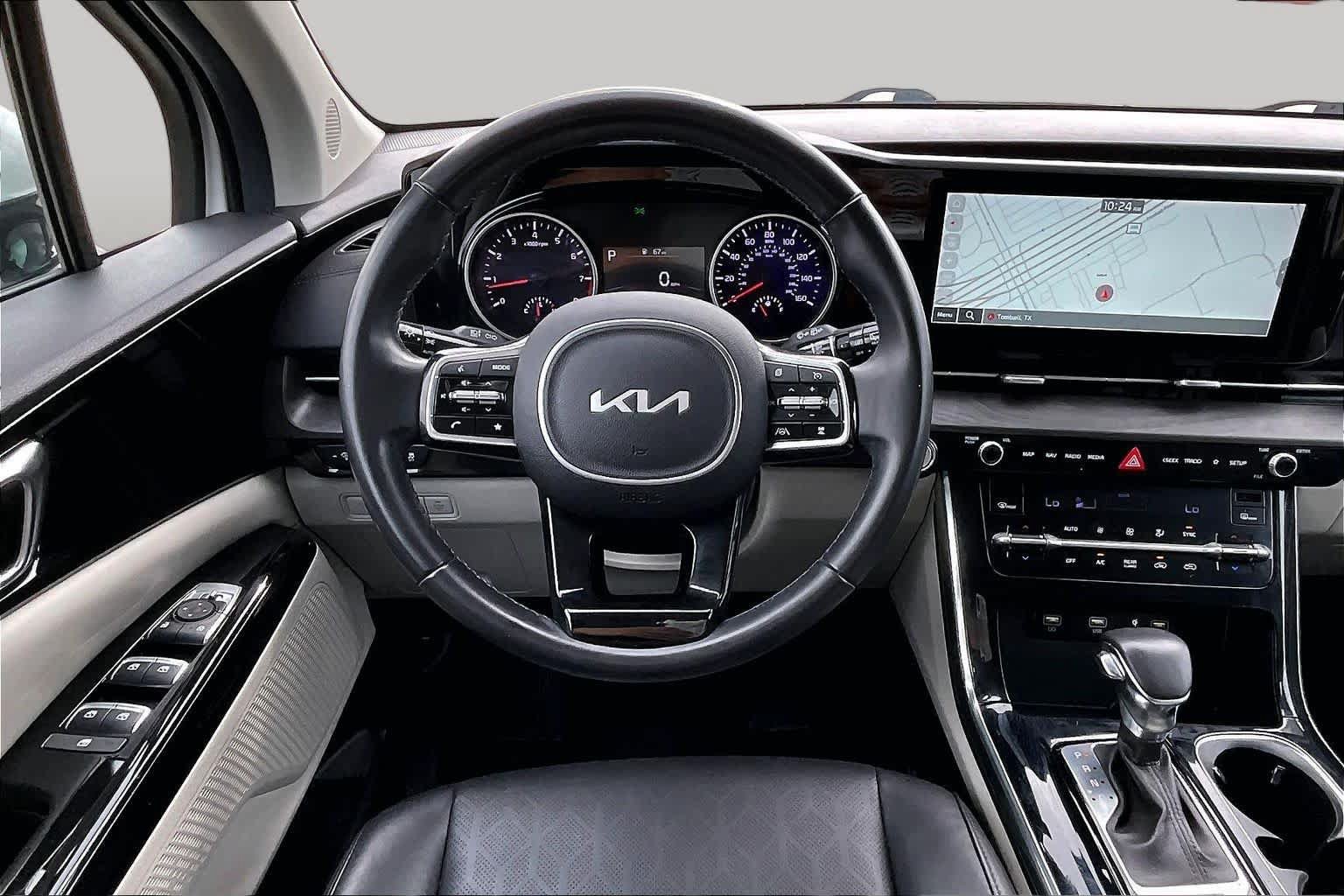 Used 2023 Kia Carnival EX FWD image 6