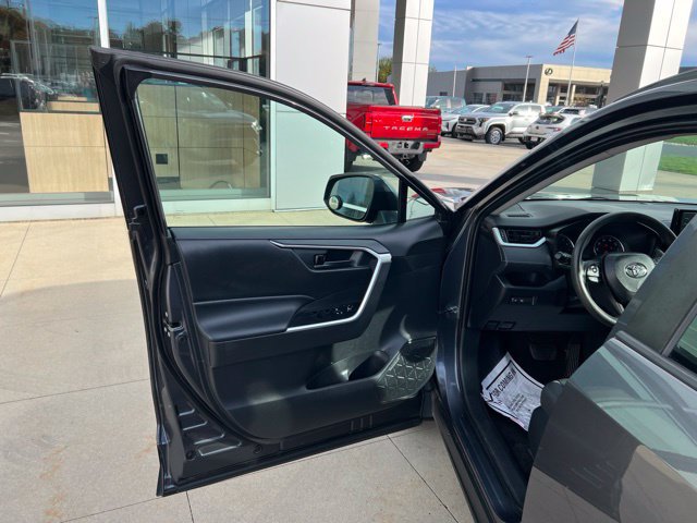 Used 2019 Toyota RAV4 LE w/ All Weather Liner Package AWD/4WD image 25