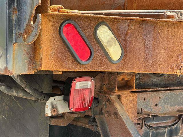 Used 2014 Ford F550 4x4 Regular Cab Super Duty image 9