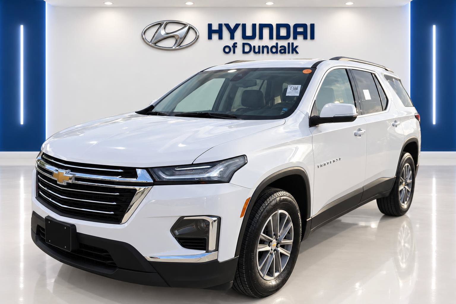 Used 2024 Chevrolet Traverse LT FWD image 1