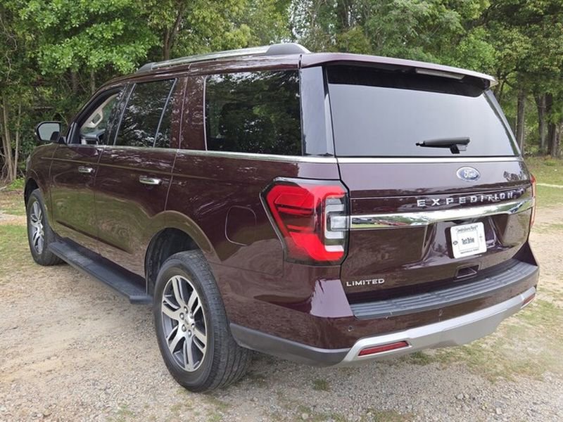 Used 2024 Ford Expedition Limited image 12