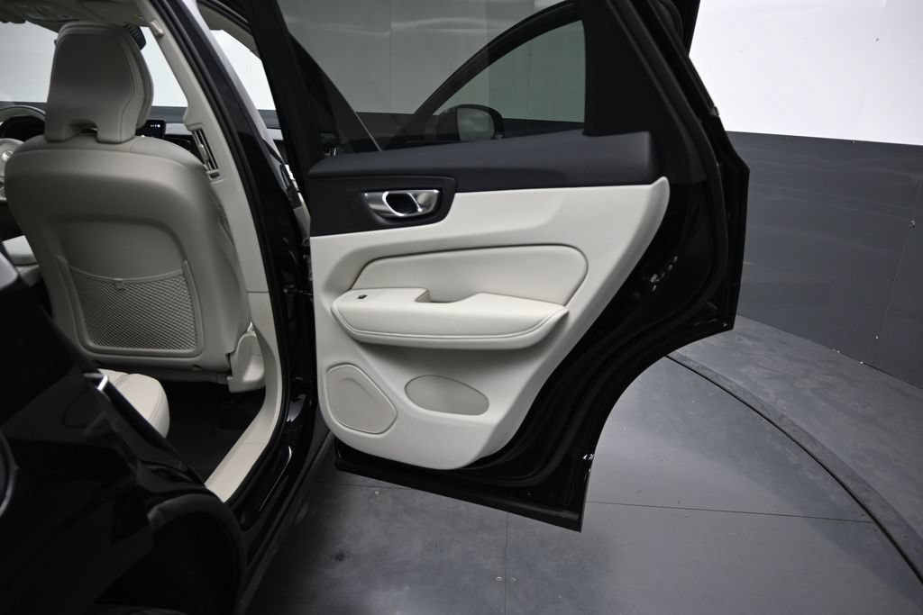 New 2027 Volvo XC60 T8 Ultra AWD/4WD image 17
