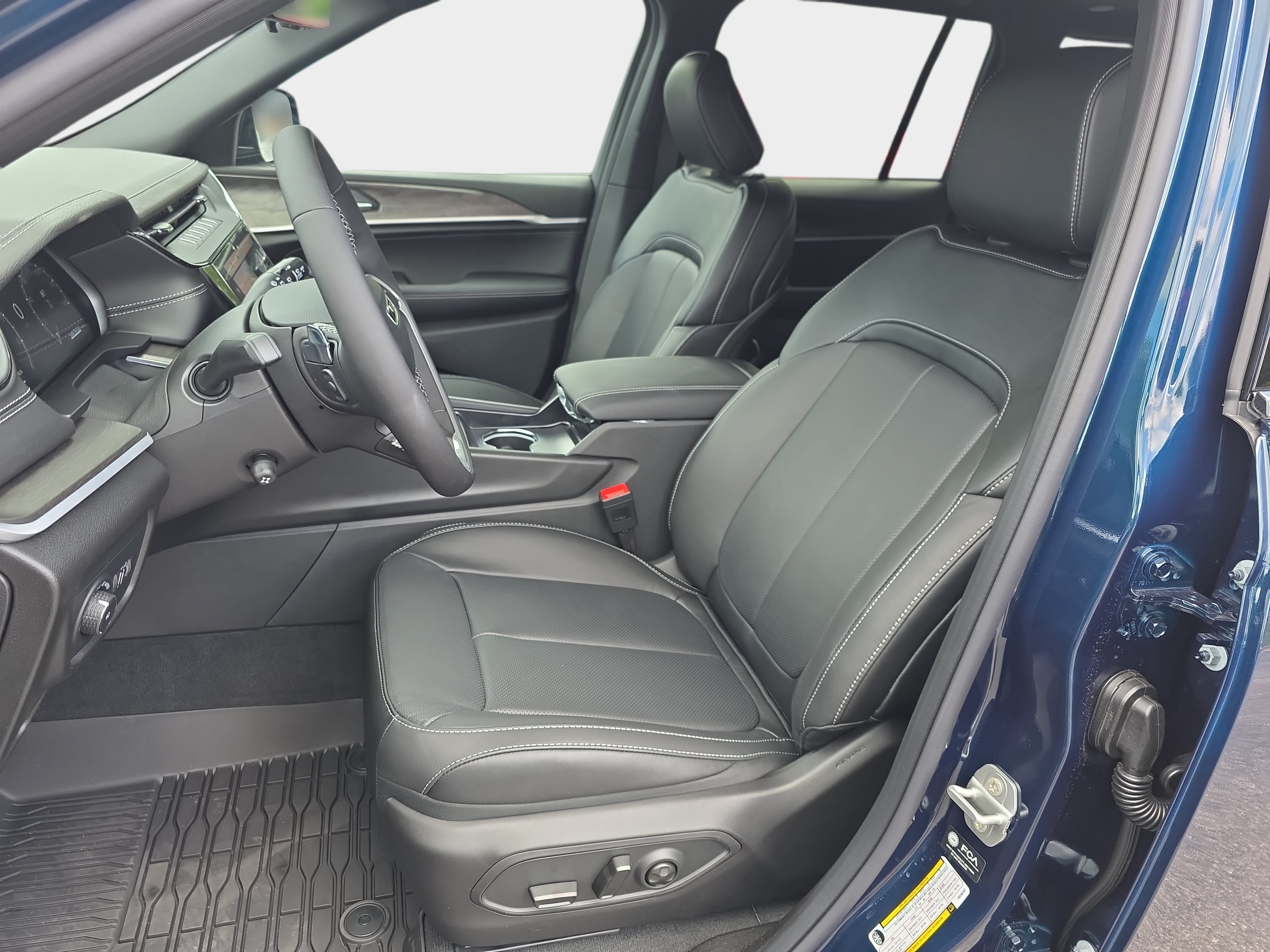 New 2026 Jeep Grand Cherokee Limited AWD/4WD image 13