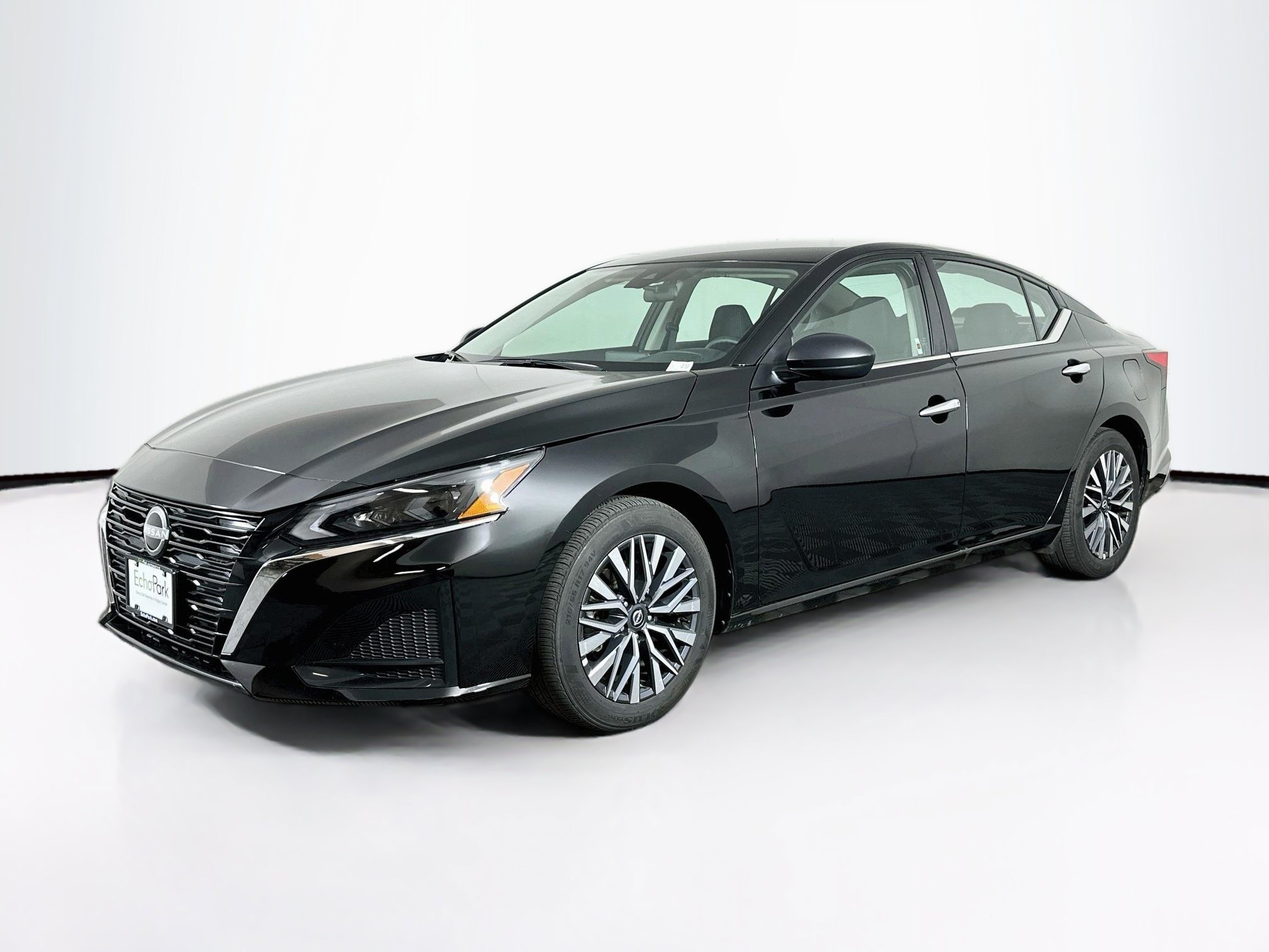 Used 2025 Nissan Altima 2.5 SV FWD image 3