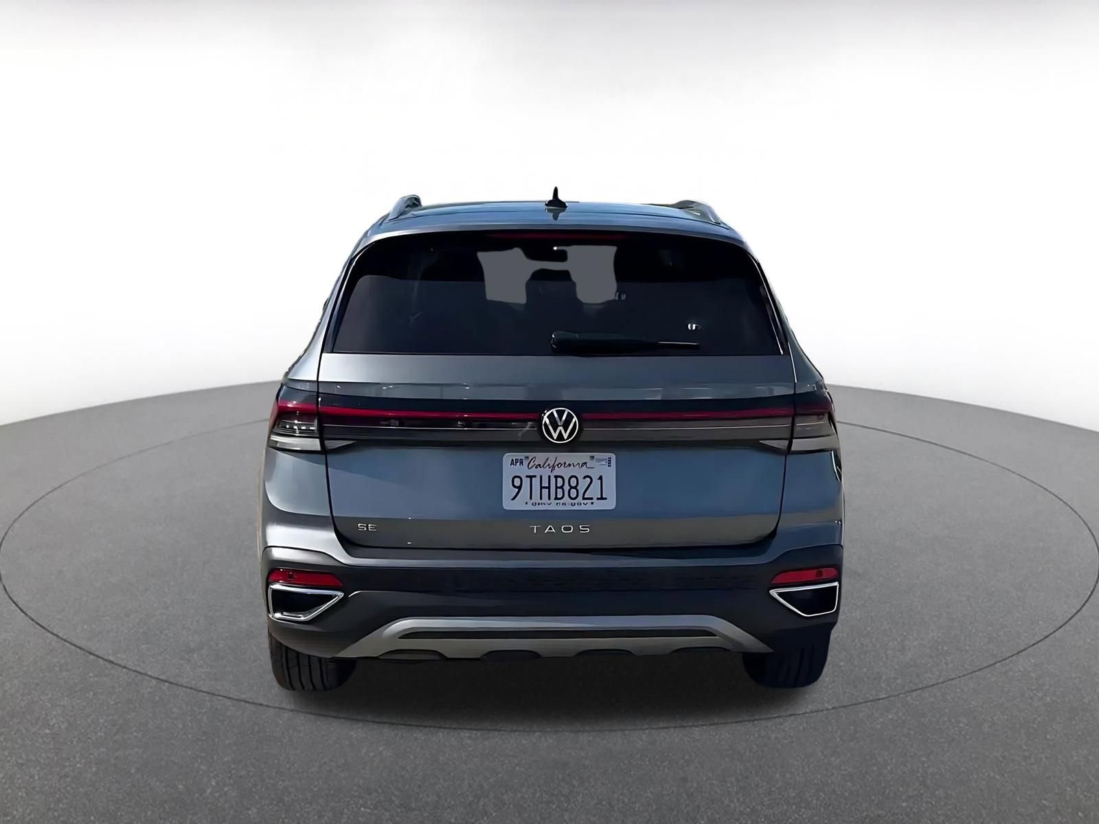 Used 2025 Volkswagen Taos SE image 12