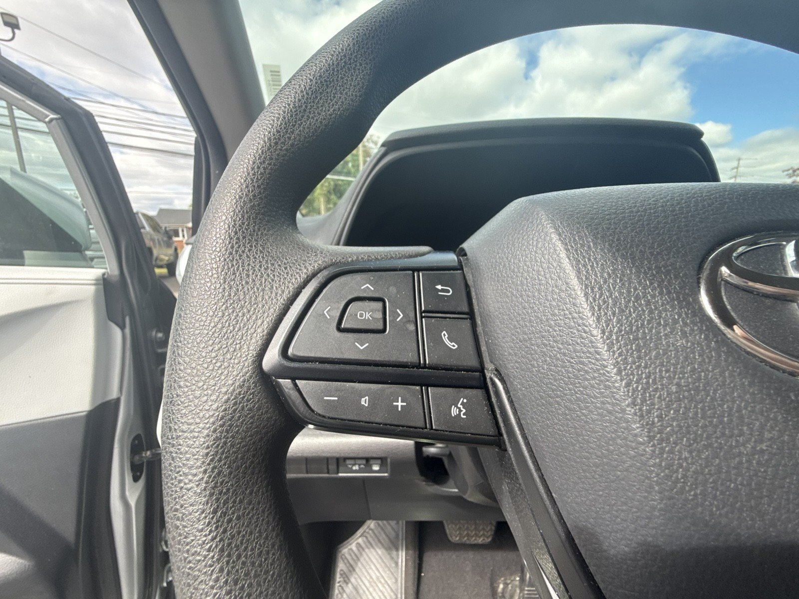 Used 2025 Toyota Sienna LE FWD image 19