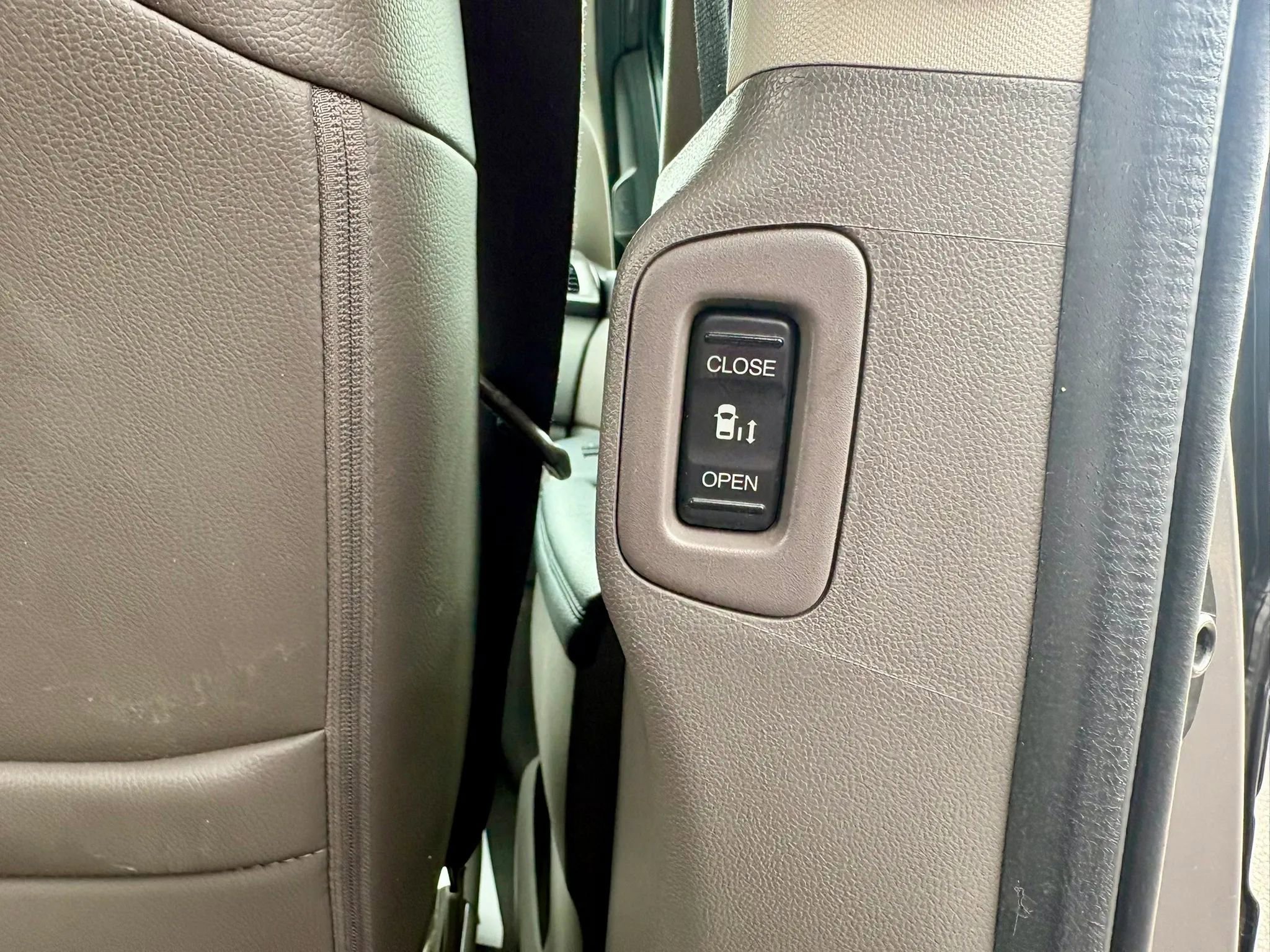 Used 2015 Honda Odyssey Touring Elite image 12