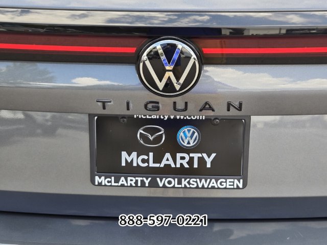 Used 2025 Volkswagen Tiguan SE R-Line AWD/4WD image 17