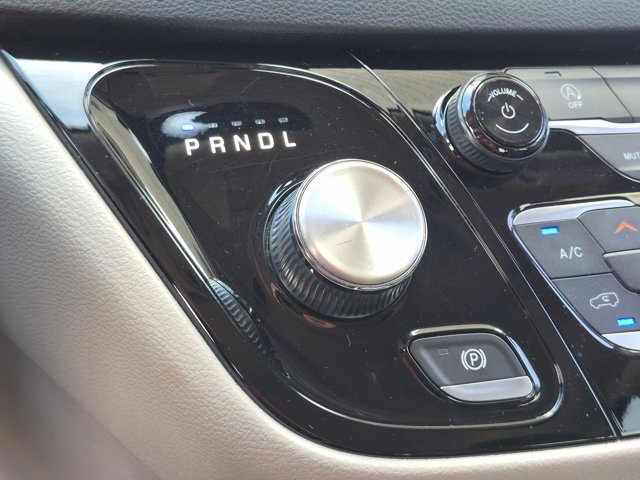 Used 2020 Chrysler Pacifica Touring-L FWD image 12